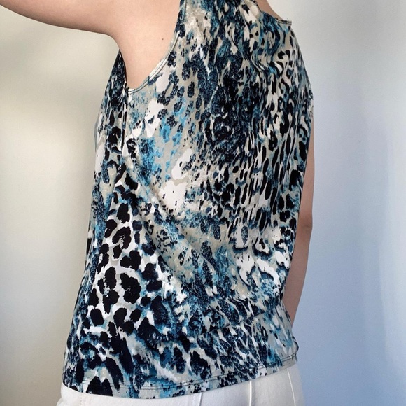 Sleeveless Cowl Neck Printed Top - Picture 3 of 4